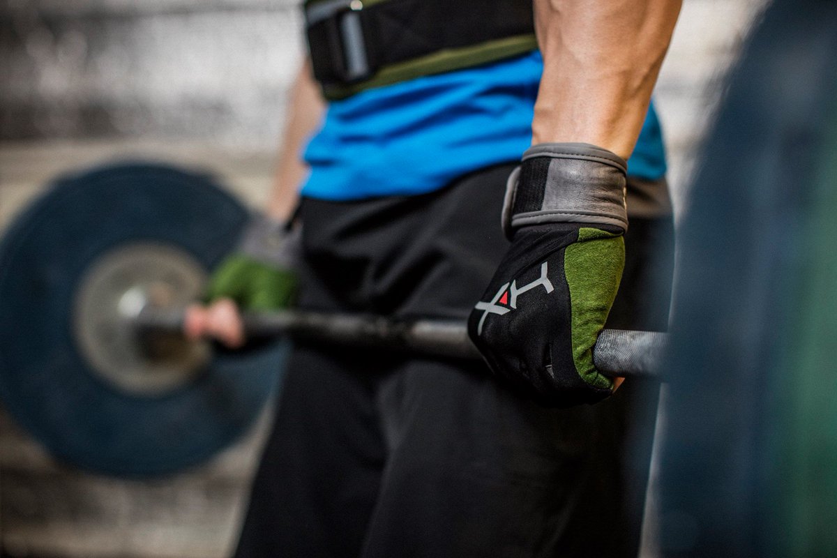 HumanXGear's tweet photo. #Exerciseoftheday: deadlifts! They build your upper AND lower body like no other movement! Go get it #FitFam https://t.co/HCp6r7oQDf