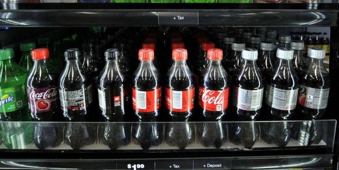 JornalOGlobo's tweet photo. Reino Unido vai taxar refrigerantes: quanto mais açúcar, mais impostos. https://t.co/VIzECz6fxV https://t.co/MP3DdAQ2Df