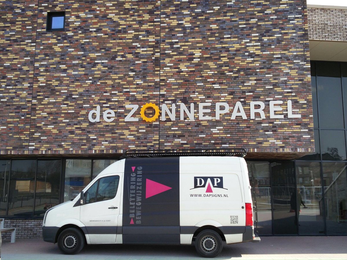 dapsigns's tweet image. Mooie gevelbelettering gemonteerd rvs en deel verlicht