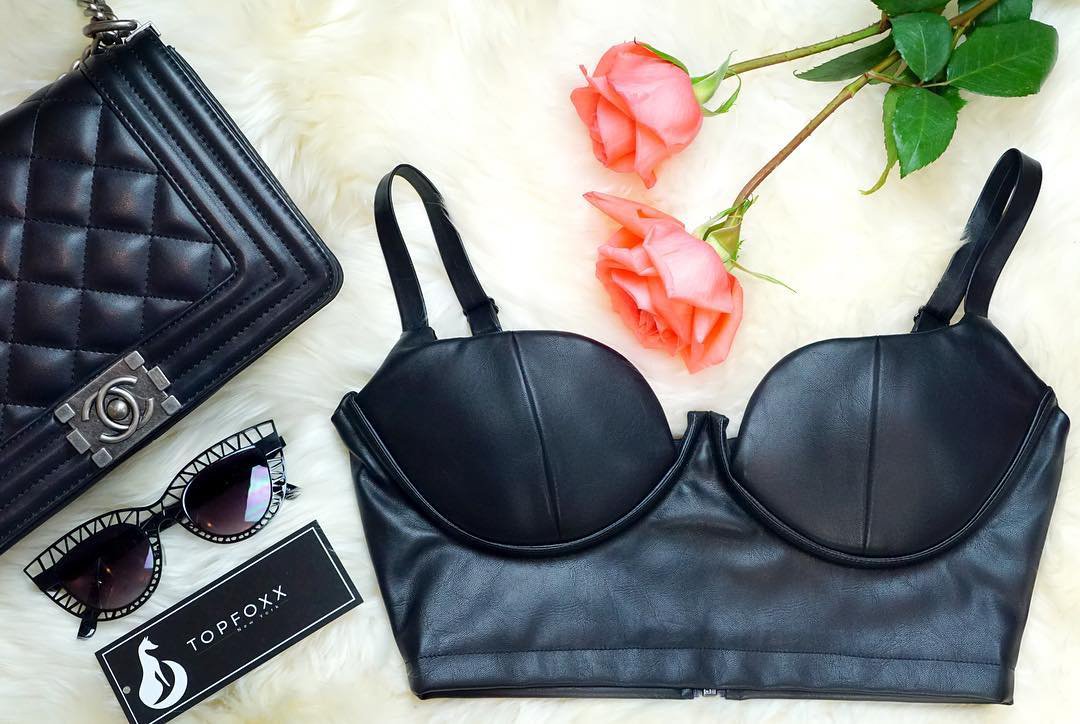 If looks could kill, you and this bralette will be breaking some necks
Available XS, S, M, L topfoxx.com/collections/to…