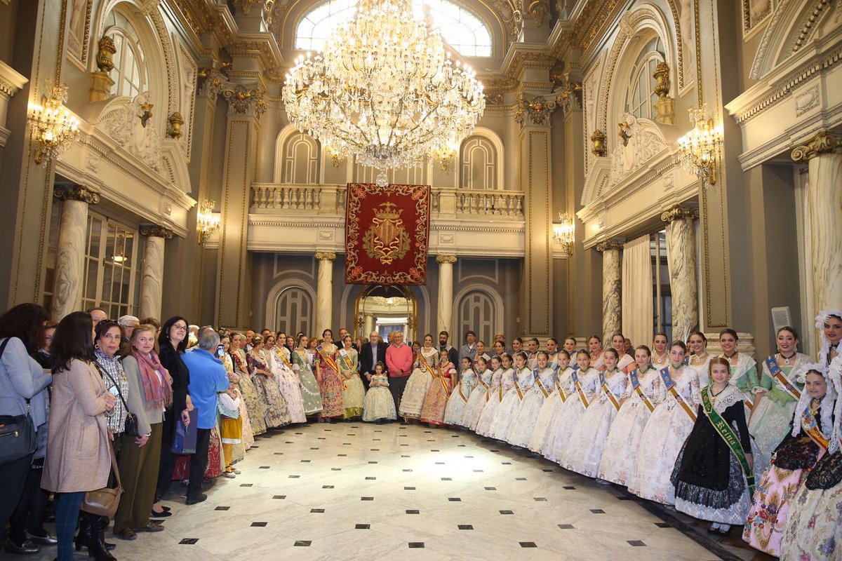 Hui <a href="/joanribo/">Joan Ribó</a> i les Falleres Majors de València han rebut als CEVEX, també ambaixadors de les #FallasUNESCO!
