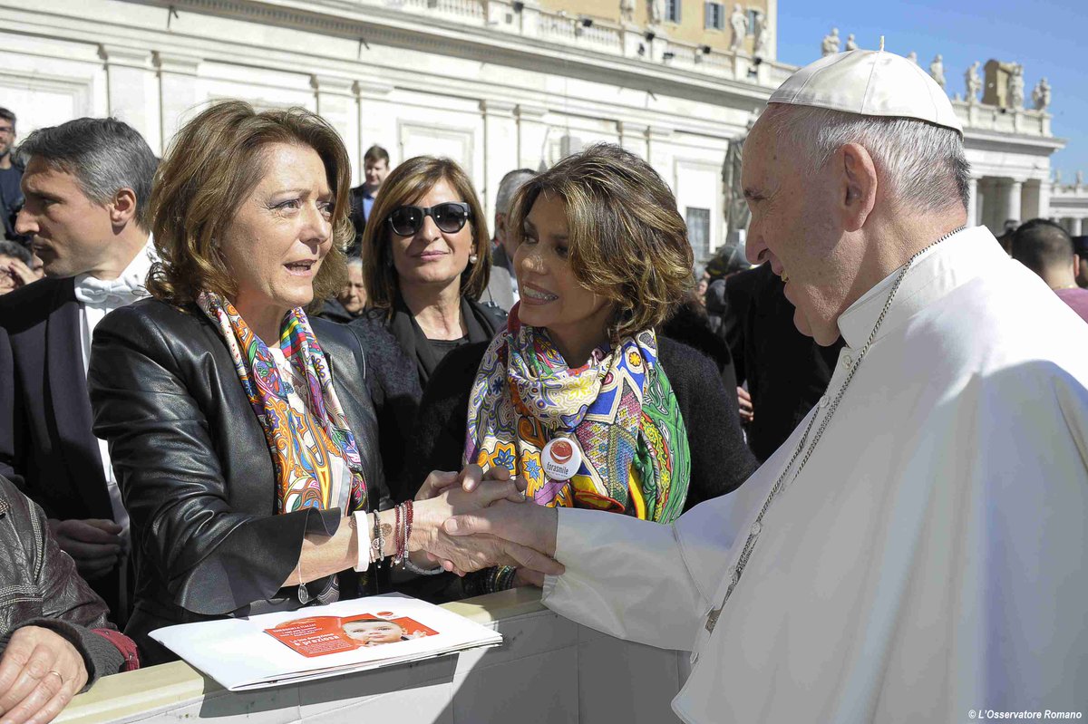 Forasmileonlus's tweet photo. @Pontifex_it SPECIALE #BENEDIZIONE a @Forasmileonlus e #progettoumanitario #aiuto #famiglie #italia #BonusSolidale https://t.co/3uDIMRlJtT