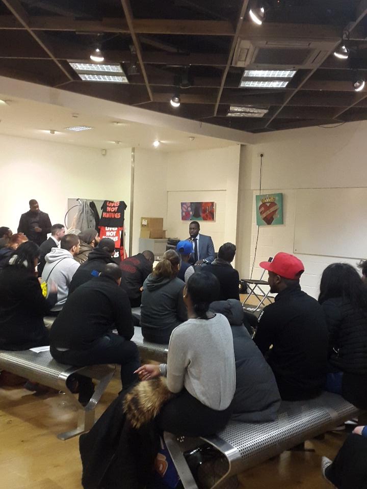 ElizaMargarite's tweet photo. Sam from Alliots Accountancy speaking to young people on the route into becoming an accountant. #Croydon https://t.co/1eZ6xEIBU7