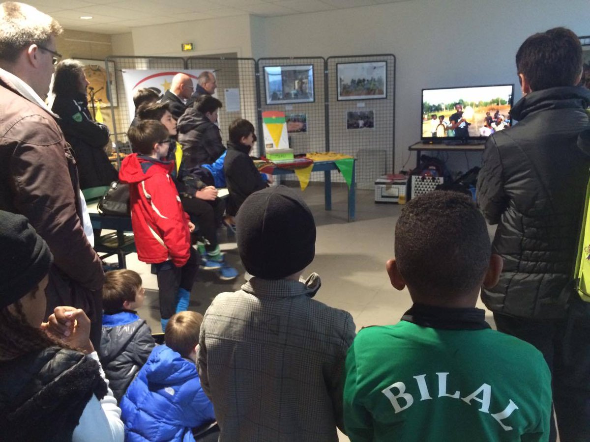rugbynafaso's tweet photo. Merci à l'école de rugby du pic saint loup !!! :D Intervention validé, soirée magnifique :D @FufuOuedraogo #fadaaa https://t.co/79l4jAiJaX