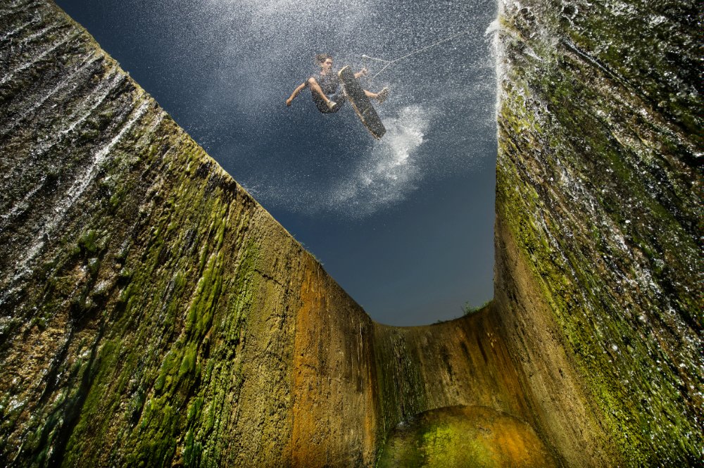 redbull's tweet image. Mind the gap. 💦