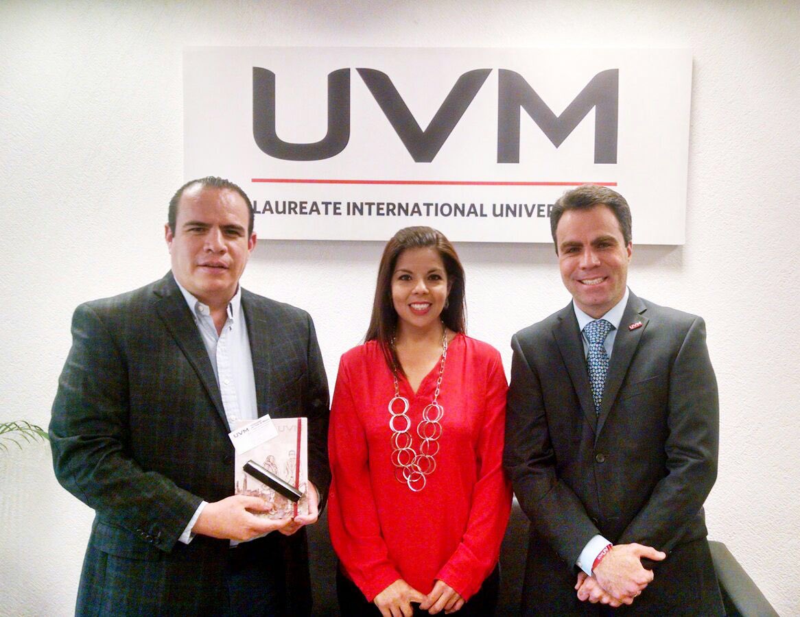 omarborboab's tweet photo. Con el rector de la UVM campus sur y la directora del Instituto Efraín González Luna. De la mano formando ciudadanos https://t.co/zWNUEI23XZ