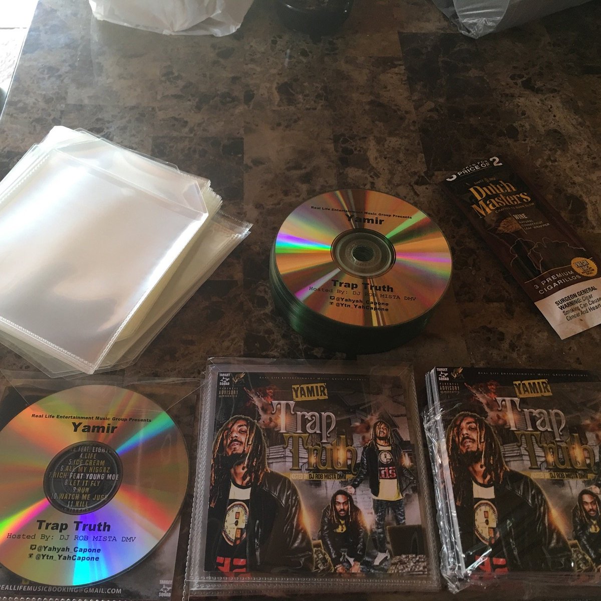 yahyah_capone's tweet photo. #TRAPTRUTH CD'S ON THE WAY  #YTN #TRAPTRUTH https://t.co/qB5ZVr6BkJ