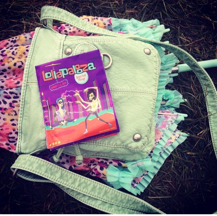 J9sWebOfWeb's tweet image. #MyFirstLolla @lollapalooza Rain or shine, the show must go on! Glen Hansard Stage 2014.