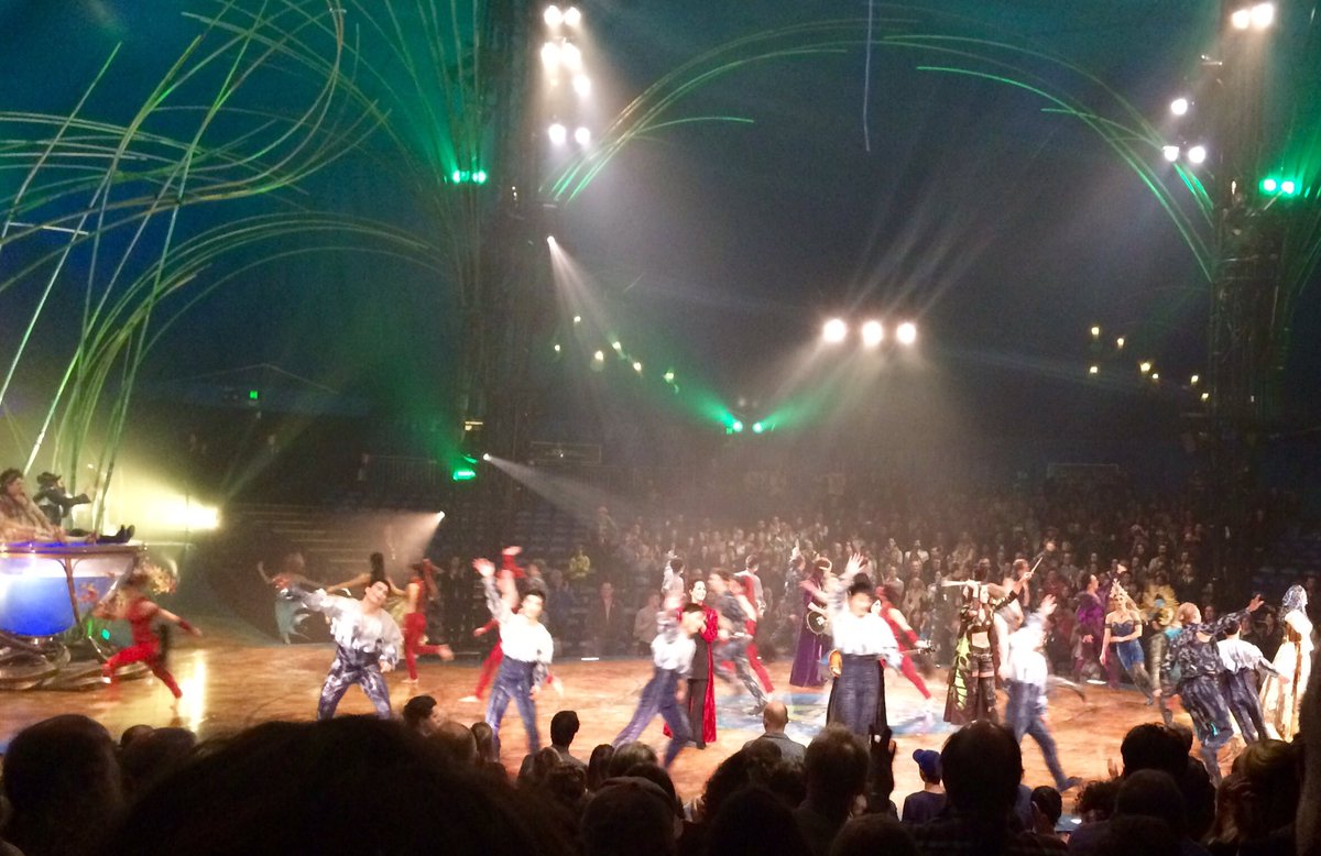 Ooh, aah, ziek, vet, niet normaal.
#cirquedusoleil met 3 jongens van 15.