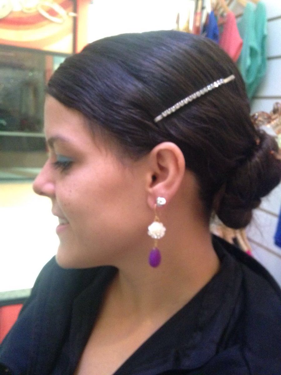 kolorsca's tweet photo. La ganadora de los zarcillos obsequio de @kolorsca viste a la moda y marca tendencia @LaNueva883FM @janekno3 https://t.co/JLhKLKp7K2