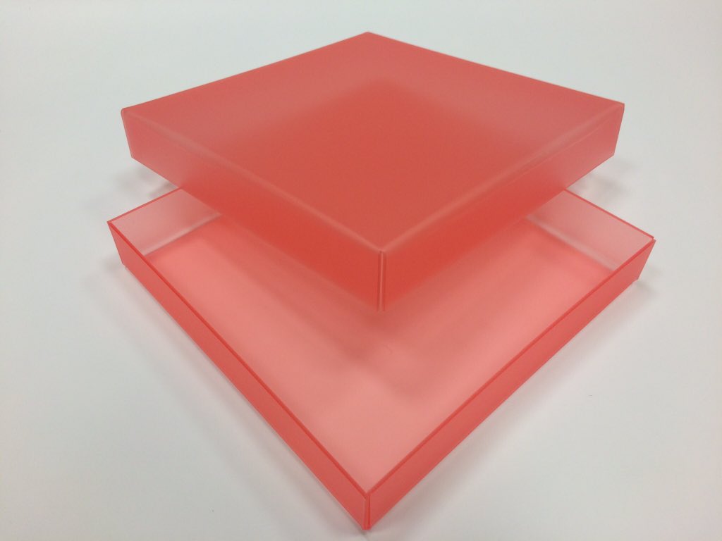 ARcompl's tweet photo. #Makeupbox #plexibox Another picture the material color "salmon" #box #boxes #display #displays #plexi #plexiglass https://t.co/oL5X84Jk8J