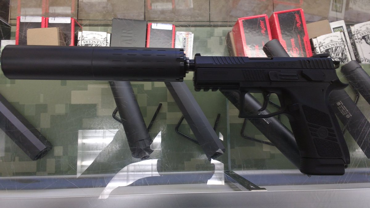 TheGearWhores's tweet image. Put rounds through@CZUSA  #P07 @silencerco #Hybrid #supressor Zero blowback Hollywood quiet wet.