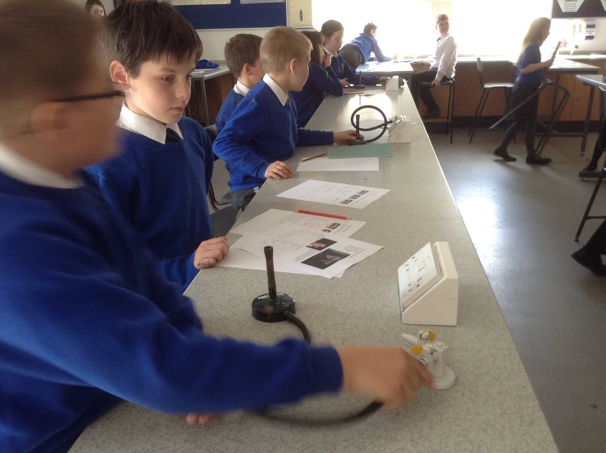 yfpsyr5's tweet photo. Thank you @Ridgeway_School for a very exciting science session. The children really loved it. #yfps learning https://t.co/SudPwq1zVF