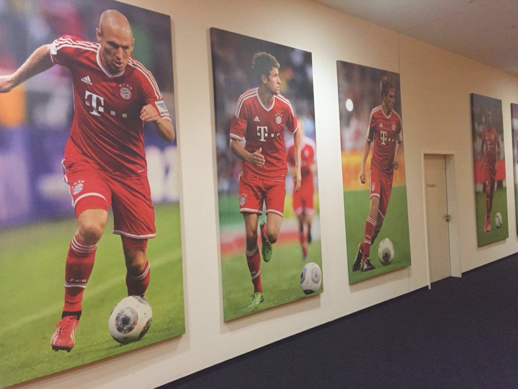 BenoitThans's tweet image. Un des 4 ne joue pas ce soir. Bon match en perspective @VincenzoCiuro ! Rdv 20h40 sur @Proximus11 #FCBJuve