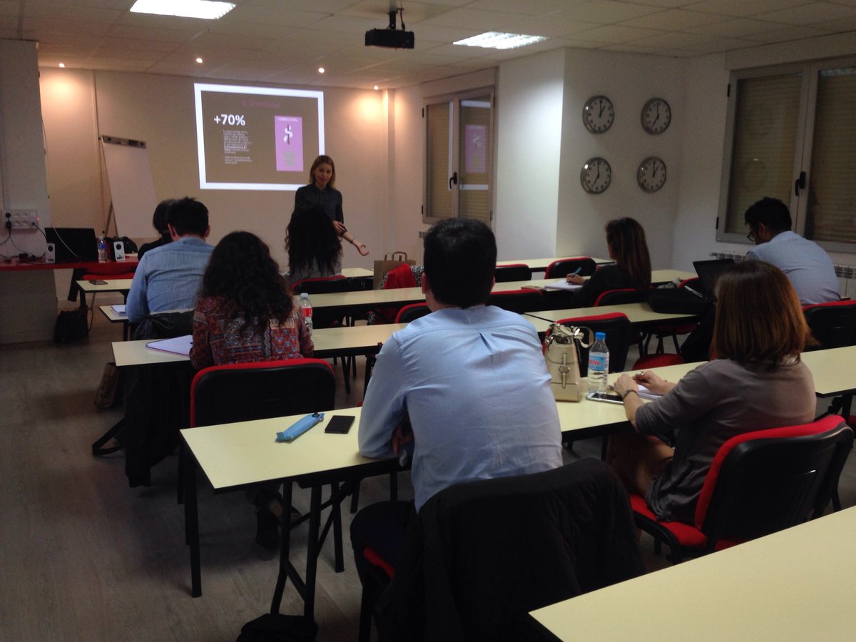 FerniFernandez's tweet photo. En Máster Direcc. eCommerce Gosia Pajkowska experta en eCommerce clase Branded Content&amp;Storytelling @ForoEcommerce https://t.co/vQDk5eV3g1
