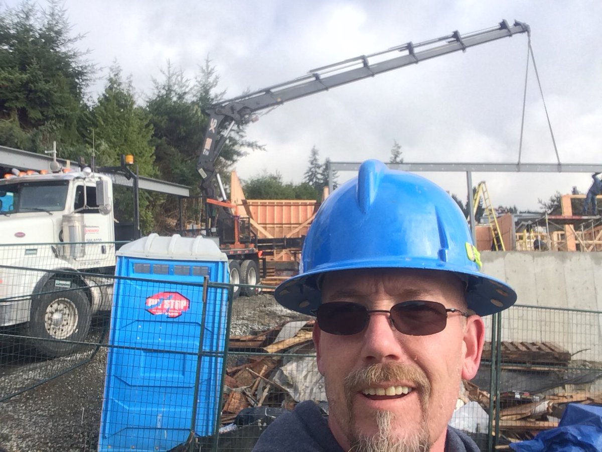 RickGauthier2's tweet photo. @StandardTC On site in West Van installing structural steel #Superbuild #heavylift https://t.co/27Dx4dlUBv