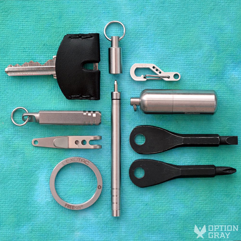 OptionGray's tweet photo. Anatomy of a keychain: https://t.co/WybLBzvUy3 #everydaycarry #edcgear #pocketdump #keychain #mensstyle #edckeychain https://t.co/boEyUOAEa4