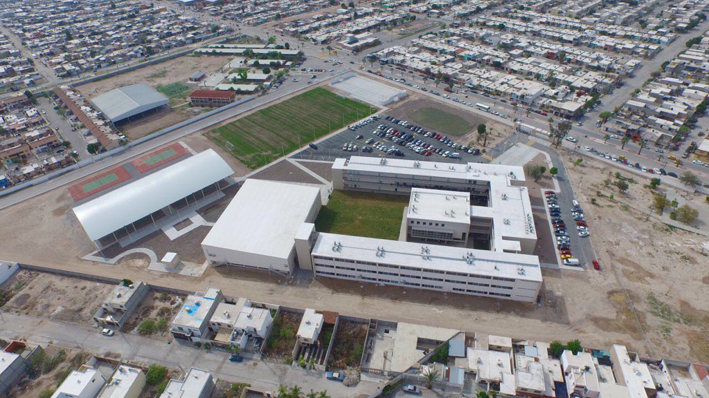 rubenmoreiravdz's tweet photo. Nuevo edificio de la preparatoria Venustiano Carranza en Torreón. Felicidades!! @UAdeC #Coahuila https://t.co/lPAKDX4tXR