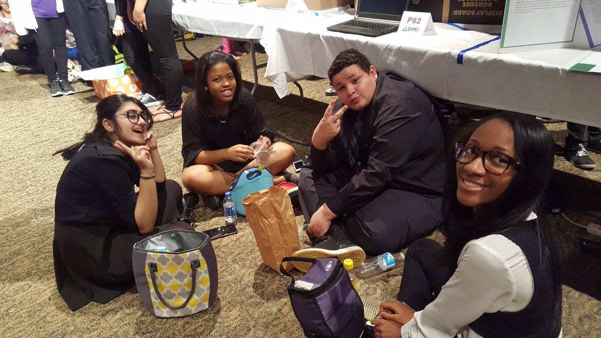 jjones2edu's tweet photo. Taking a break at #MNPSExpo. @westendmiddle #BetterTogether https://t.co/prxD1ClvXn