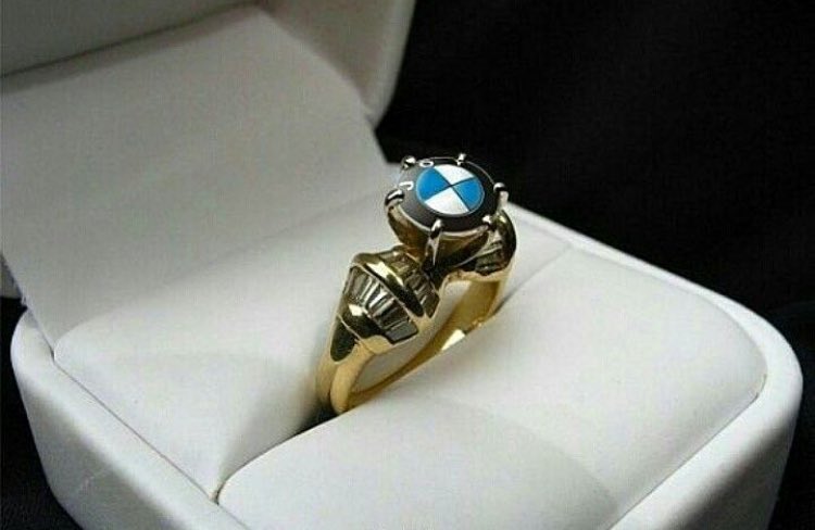 BMW_sk_009's tweet photo. BMW ring😍😍😍✨ https://t.co/RDWTCpSzLu