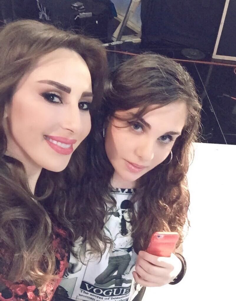 AlKhalMagazine's tweet photo. ما تنسوا تحضروا #ورد_الخال الليلة ب #حكي_عالمكشوف الساعة 20:30 بتوقيت لبنان ع شاشة OTV .. 🌹
@Wardoudi #wardworld ❤ https://t.co/jNrDKdxDqs