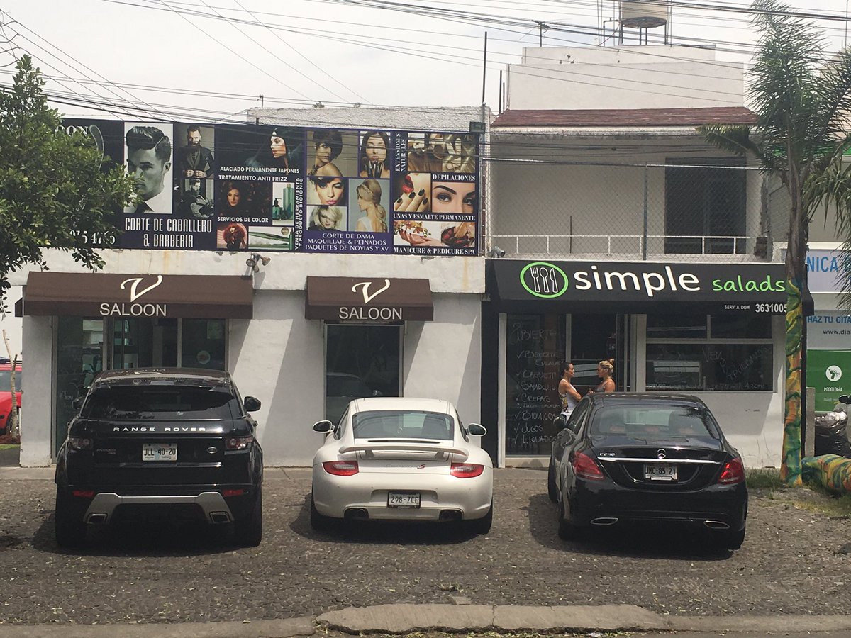 vanecardenas5's tweet photo. Aquí les dejo una foto d mi negocio #simplesalads av. Copernico #3349 esq sagitario, lunes a sábado 730 am 430 pm! https://t.co/QCuVwApAt3