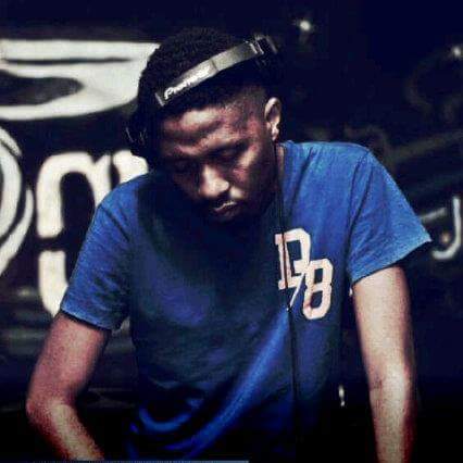 DJ_Buhle's tweet photo. #KnowYourDjs β https://t.co/cR7XrJxEpO @SoulbeatzSa rocking #TheDoubleTurnUp @DISOUFENG_PUB 27.3.16 https://t.co/mhbF4yCo8w