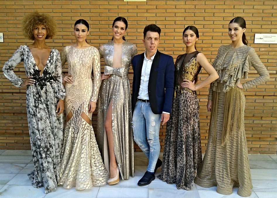 apostigo_'s tweet photo. @anacsurtv @AnaRMarti ha sido un placer compartir mis diseños con vosotros! #alejandropostigo #moda https://t.co/020fZACxAi