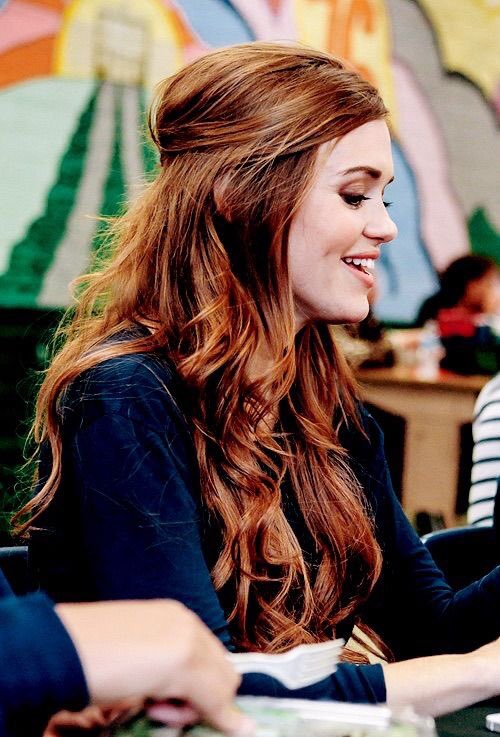 Hemswobrien's tweet image. #wcw goes to the beautiful Holland Roden aka queen 👗💄👠👑