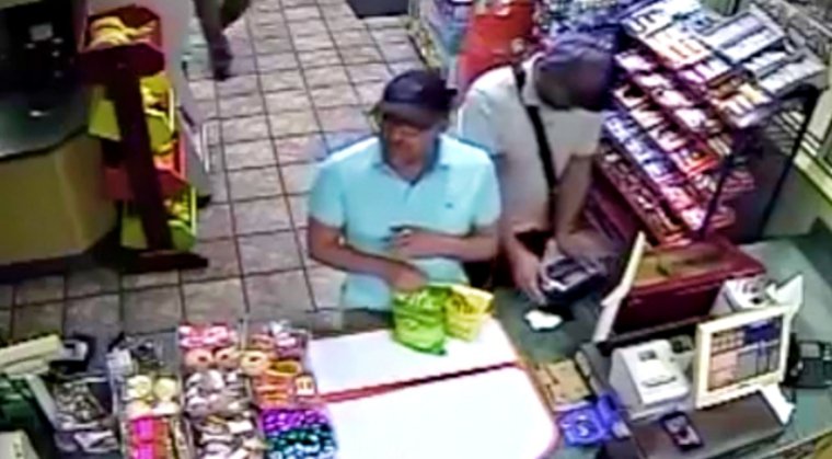 HackRead's tweet image. Watch out: This is how criminals install credit card skimmer within seconds | hackread.com/criminals-inst… #Scam #Fraud