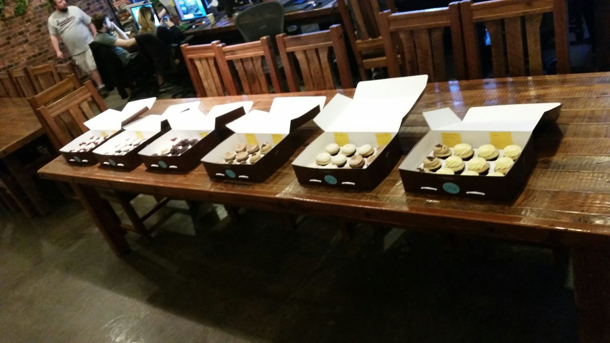 BobBlenderman's tweet photo. @Just_Exhayle thanks for the cupcakes!!! https://t.co/sL7dHGKkXI
