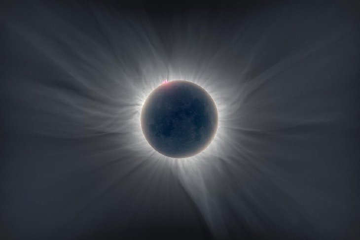 Rainmaker1973's tweet image. Composite image of #Eclipse2016 showing new #Moon &amp;amp; #Sun's corona, by @WongAlson &amp;amp; C. Beldea bit.ly/1Pcgwmc