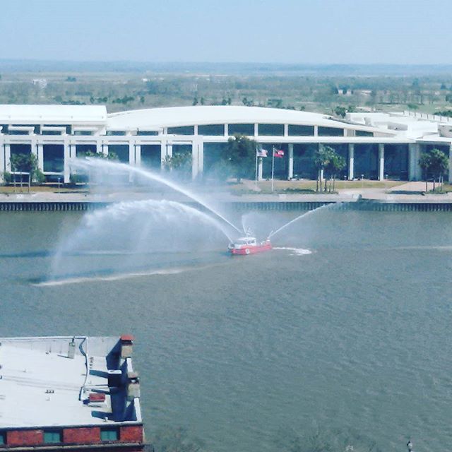BertsSquirts's tweet photo. Found our new boat... #bertssquirts #hotsauce #savannah #squirts https://t.co/WNta9Uunoc