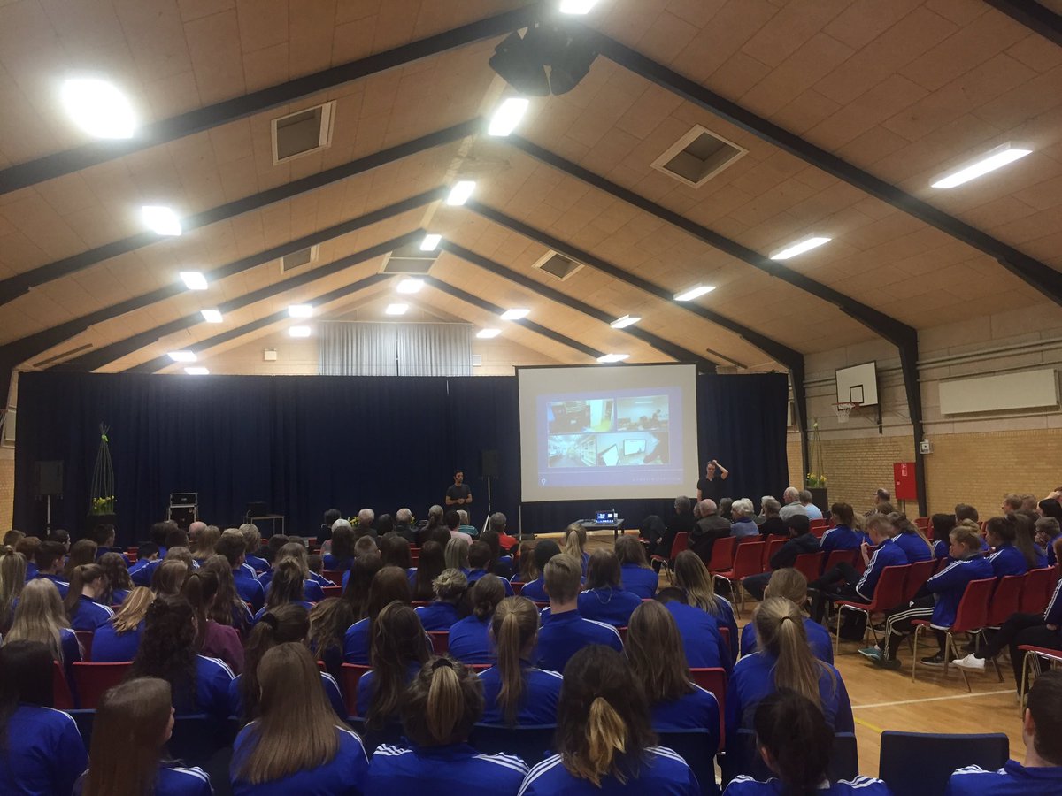 Iværksætterturen fortsætter! Tredje foredrag idag er på DHE i Skjern. Mange glade friske elever er mødt op!