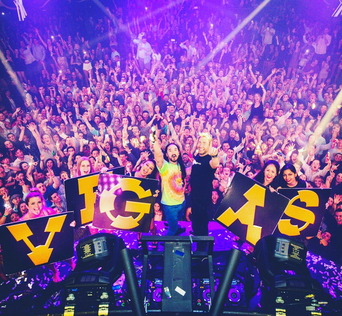 Las Vegas lit! 🔥🔥🔥🔥 https://t.co/BvVM0cwgwP