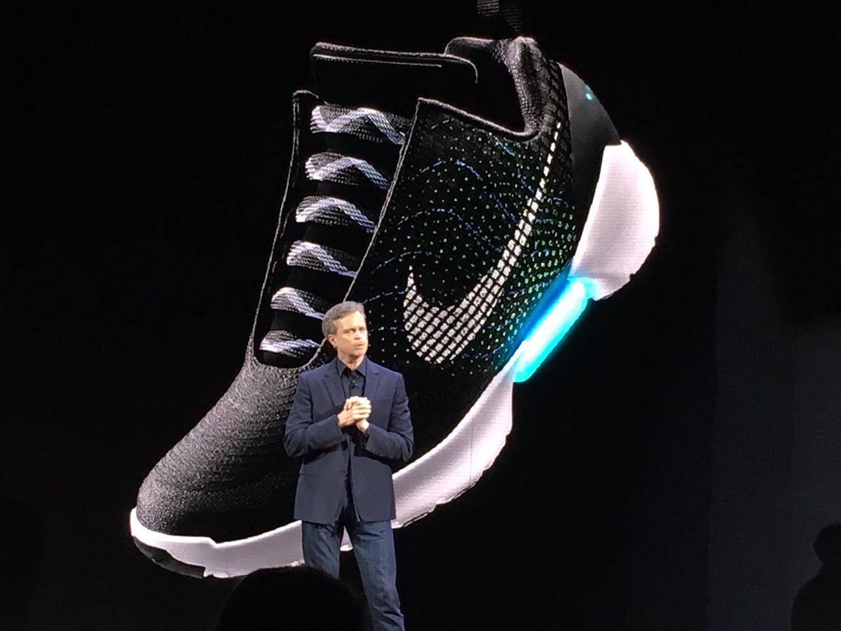 earl self lacing shoe