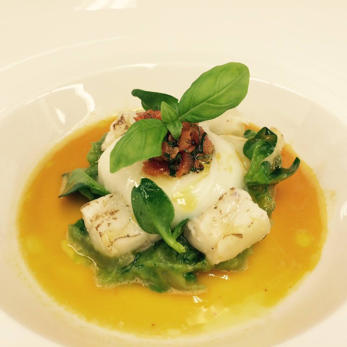 RegentBerlin's tweet photo. #FoodTipp -Neue Variation des #Onsenei -Grüner Spargel, gebranntener Seeteufel und Bourride.
https://t.co/Qjon2mPWKM https://t.co/iDIh13T8iI