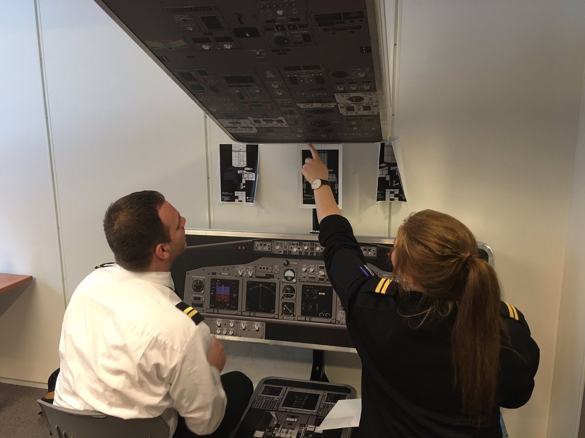 MeretheKronstad's tweet photo. Practicing checklists for the 737 simulator ✈️ #pilotstudent #pilottraining #737simulator https://t.co/vAemZXFNuM