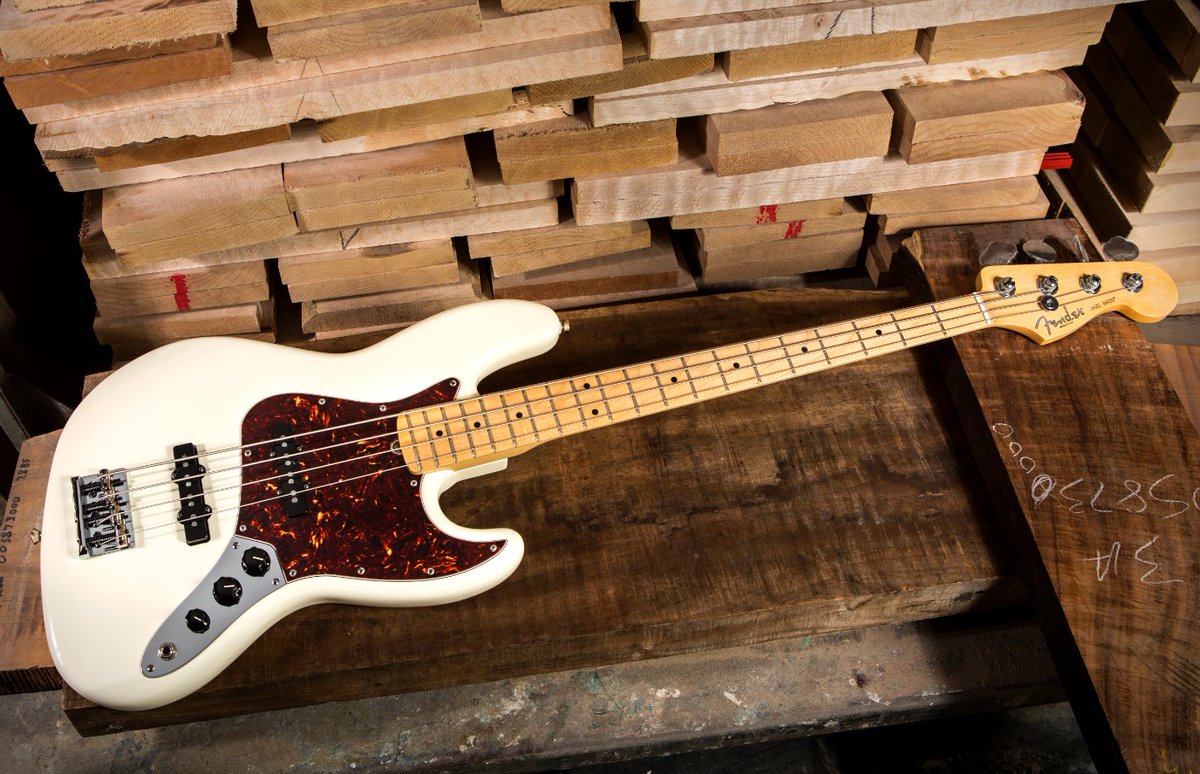 Fender's tweet photo. #AmericanStandard Jazz Bass - modern incarnation of a sleek &amp; stylishly enduring bass hit https://t.co/5jDoUPdKfb https://t.co/XdYg6eseeU