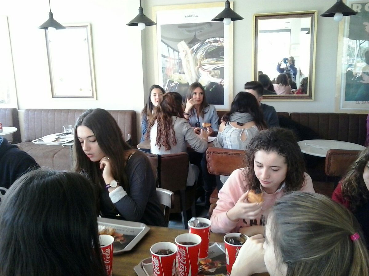 _lainmaculada's tweet photo. Los alumnos de 2 BACH visitan la Universidad Francisco de Vitoria https://t.co/M0VsYjr6UU