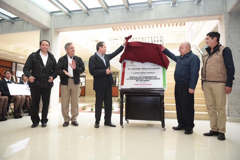 AaronUrbina_Mx's tweet photo. Agradezco al Dr. @eruviel_avila por los beneficios de las #AccionesPorLaEducación de los tecamaquenses. #CercaDeTi https://t.co/MSi2lkssR2