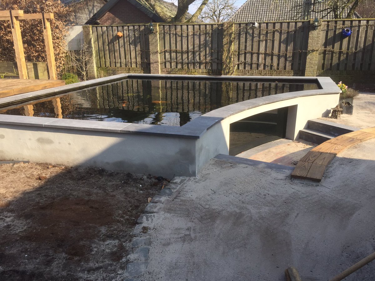 TOP_Koistore's tweet photo. Weer een tevreden klant! Oplevering koivijver met gebogen raam 45m3 https://t.co/JDqMxysMLa