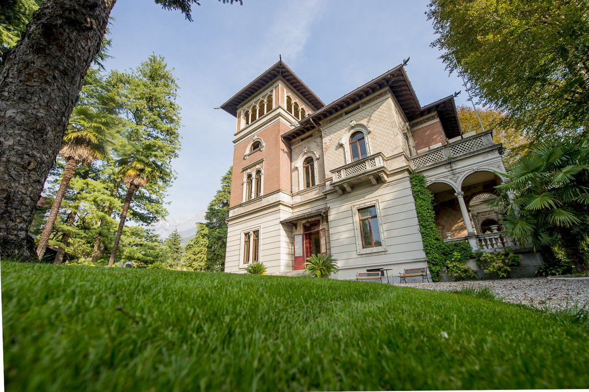 @SLDesignsLtd 
Dear Yasmin, come to visit me villaconfalonieri.it in Mandello del Lario. #LakeComoWedding