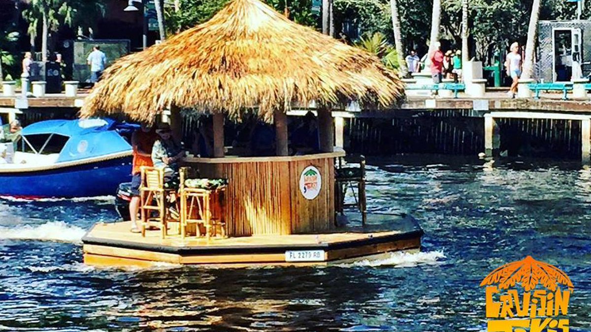 Amazing #TikiHutBoat seen cruising along the Fort Lauderdale waterways bit.ly/1QYaZoY?utm_me… @cruisintikis https://t.co/aWa98GCuLo