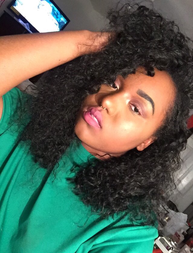 ___princessrai's tweet photo. When you have no choice but to be obsessed w/yourself 💚💚 #GiveEmFace #WomencrushEVERYDAY https://t.co/FTnjVPV5aU