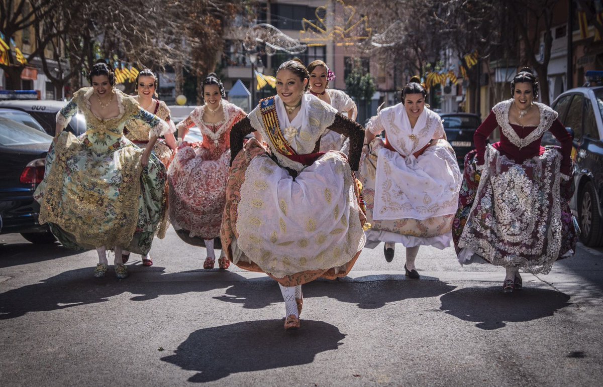 FallaActorMora's tweet image. También tenemos por aquí unas fotitos del macropasacalles de esta mañana 😍