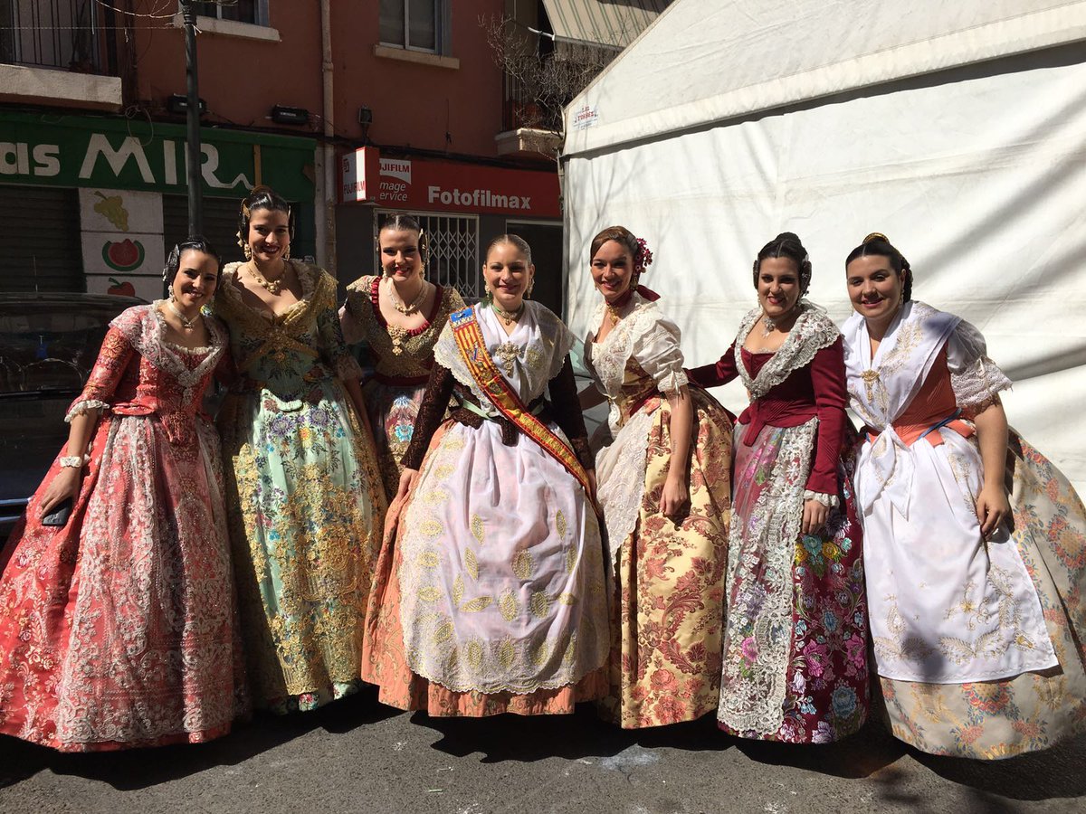 FallaActorMora's tweet image. También tenemos por aquí unas fotitos del macropasacalles de esta mañana 😍