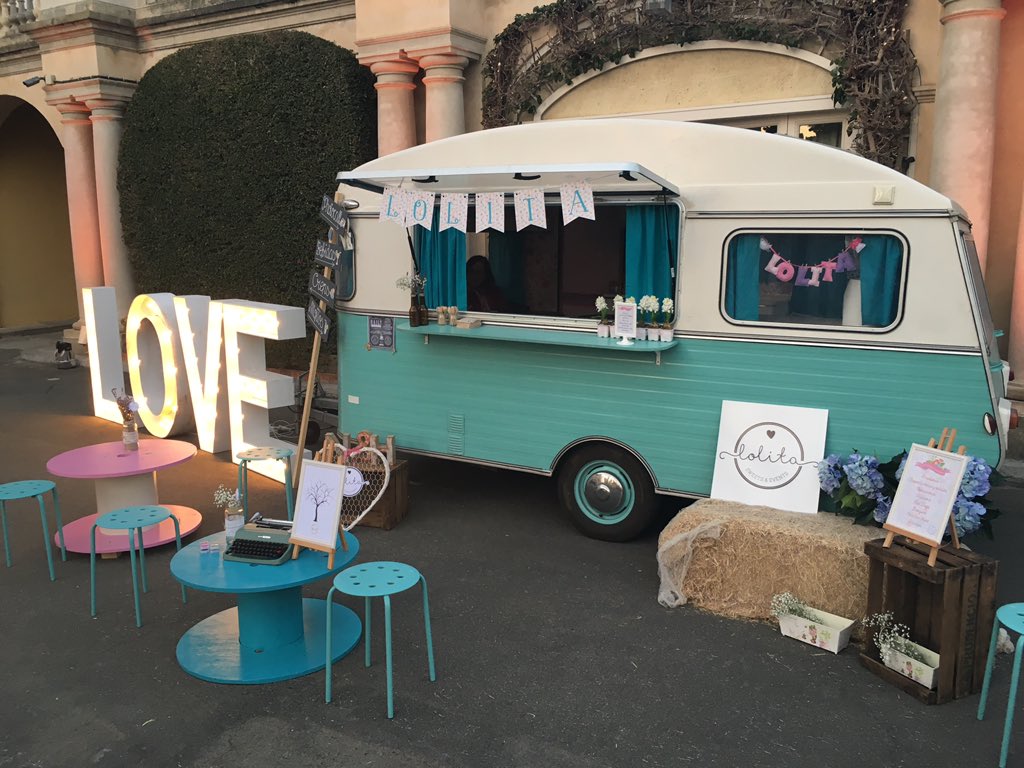 CupcakeManresa's tweet photo. #evento #weddingplanning #foodtruck #foodtruck #citroenHY #citroenHvan #constructam #candybar #weddingday https://t.co/pyUrnNcWnH