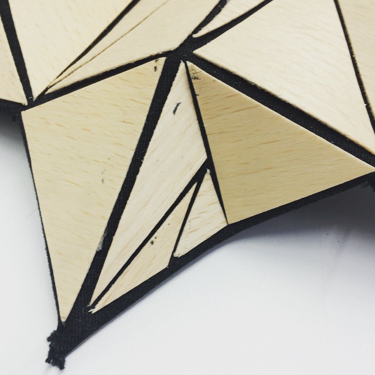 jessicafzc's tweet photo. Momentos mágicos...#comingsoon en Proyecto de Materiales @elisavabcn #elisavaGEDI #PrintedElectronics #estudents https://t.co/sLLixaYiHR