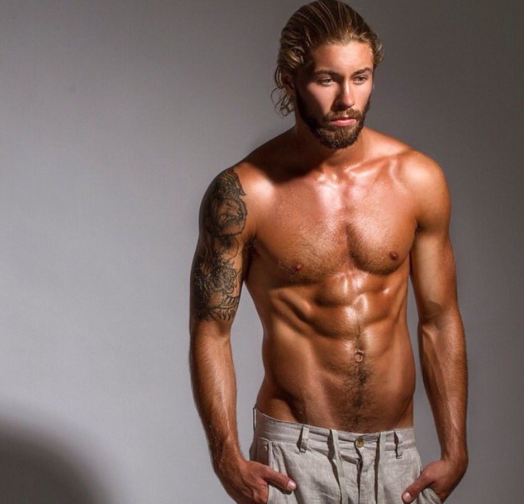 PreciousMuir's tweet photo. It should be illegal to look this good ☺️ #ILoveAManWithABeard #manbun #Tattoos #GoldenTan 😚 #eyecandy #BeardStar https://t.co/ush6ANbZzE
